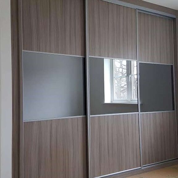 Wood-effect panels with grey and mirror inserts in Nelson